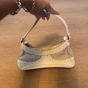 Vintage Maxx New York White & Gray Leather Y2K Shoulder Bag